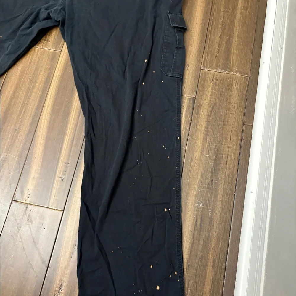 Stylish Wrangler Relaxed Fit Men's Black Cargo Pants Thrashed 44x32 Belt Loops